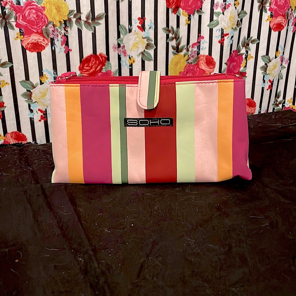 3/$10 🪻 NWT! small pink striped makeup bag